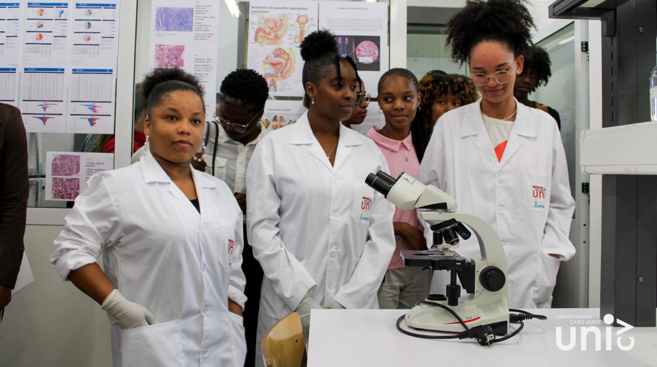 Inauguración del laboratorio de histopatología en Cabo Verde © Universidad de Cabo Verde