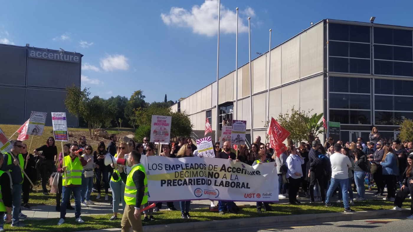 Primera jornada de la huelga indefinida de Qipro Soluciones, filial de Accenture, en Málaga