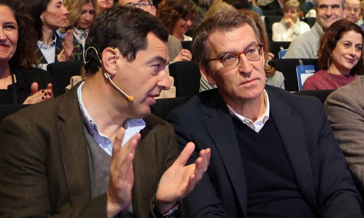 Juanma Moreno y Alberto Núñez Feijóo, en un acto del PP en Zaragoza. EP