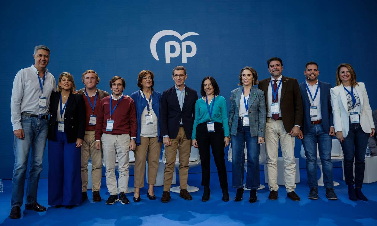 Algunos de los miembros del partido popular durante la primera jornada de la XXVI Intermunicipal en Valencia. EP
