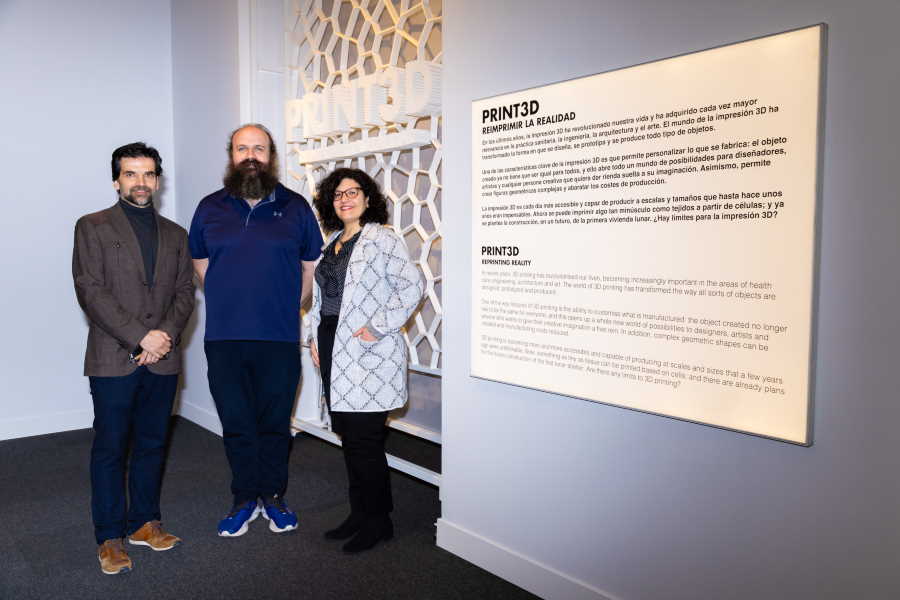 Javier Hidalgo, César García Sáez e Isabel P. Fuentes durante la presentación de PRINT3D. Reimprimir la realidad