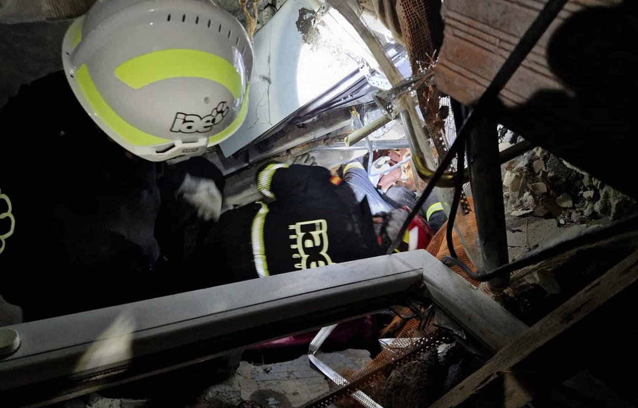 Voluntarios trabajan en un rescate tras el terremoto de Turquía. Intervención, Ayuda y Emergencias (IAE)