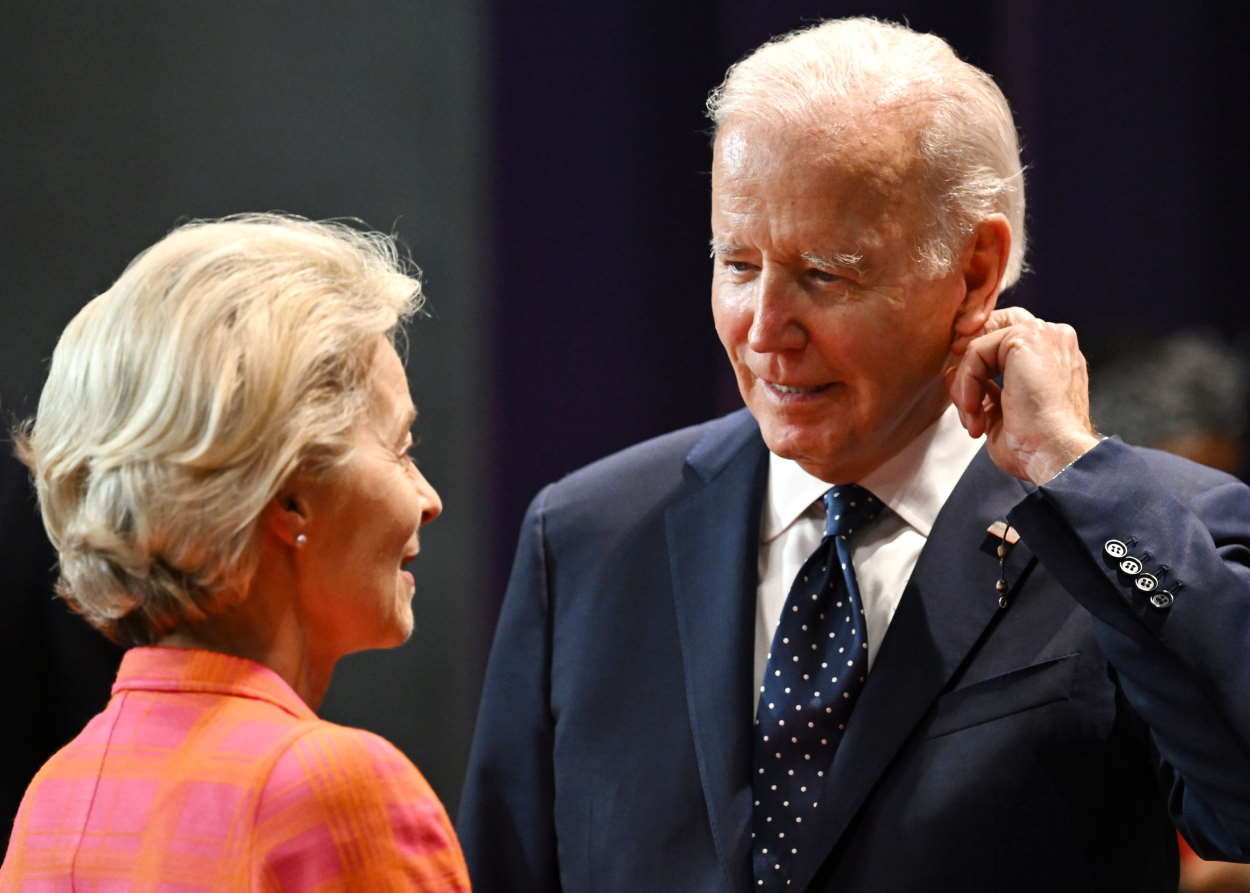 La presidenta de la Comisión Europea, Úrsula von der Leyen junto con el presidente de los EEUU, Joe Biden. EP