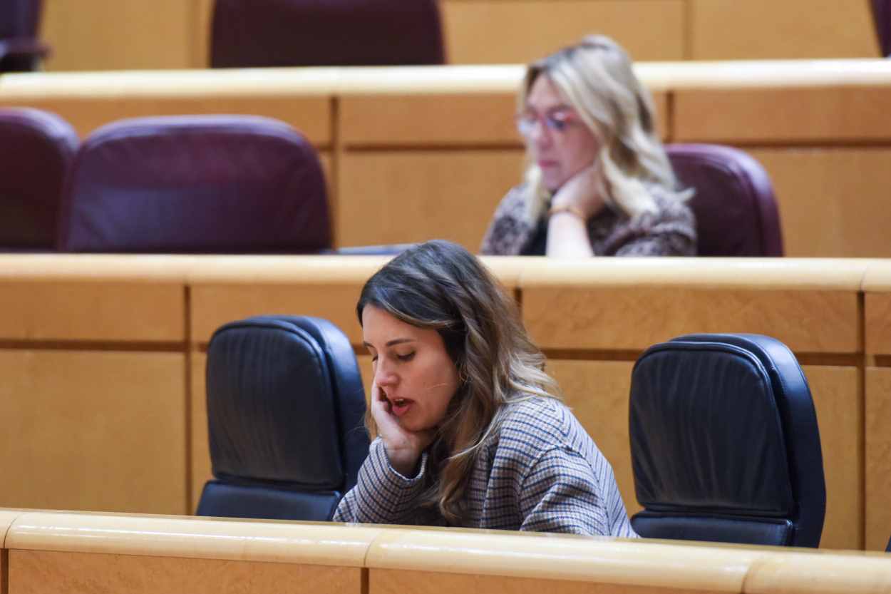 La ministra de Igualdad, Irene Montero, durante una sesión plenaria, en el Senado