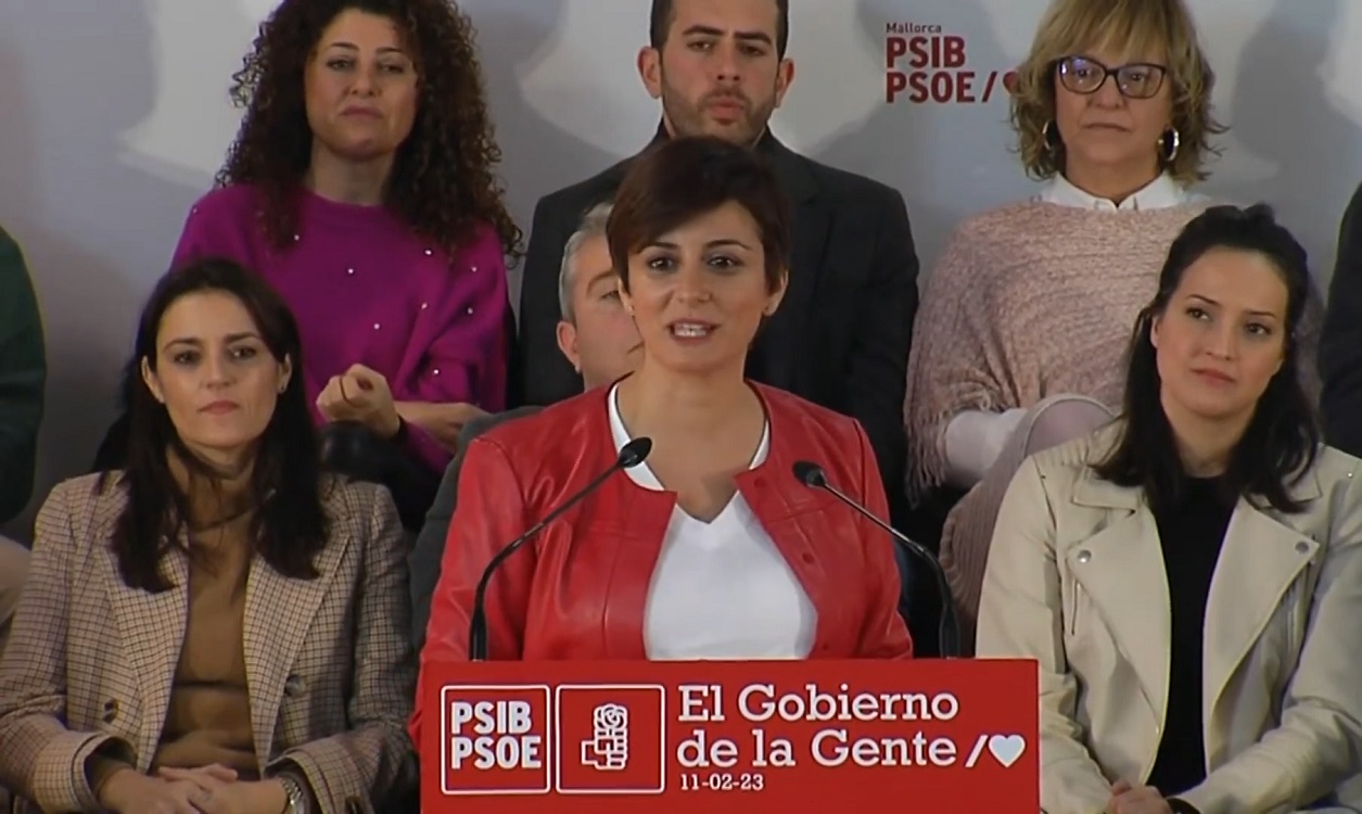 La ministra de Política Territorial y portavoz del Gobierno, Isabel Rodríguez, en Mallorca. @PSOE via YouTube.