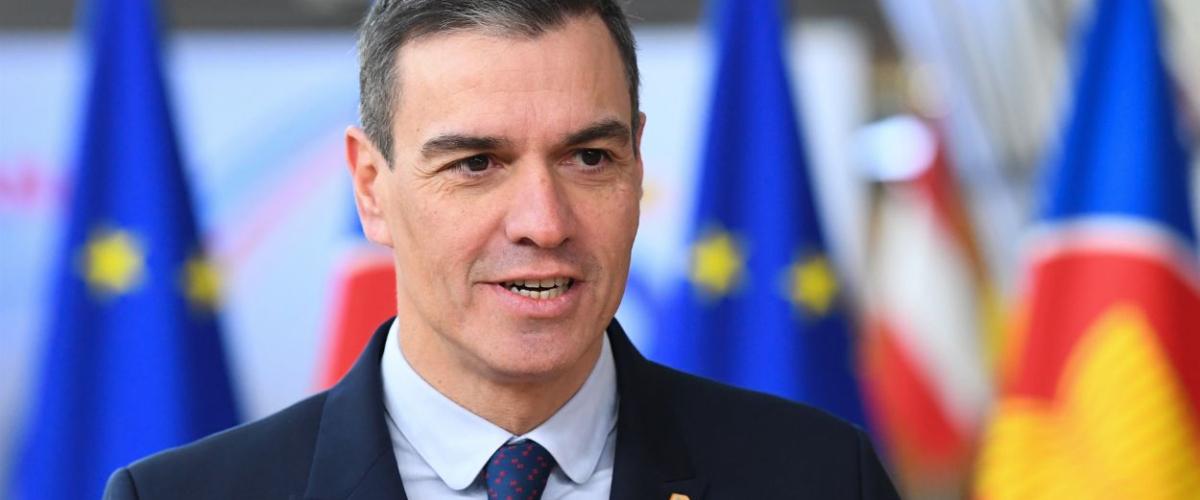 Pedro Sánchez Rinde Un Sentido Homenaje A Carlos Saura En Los Premios Goya