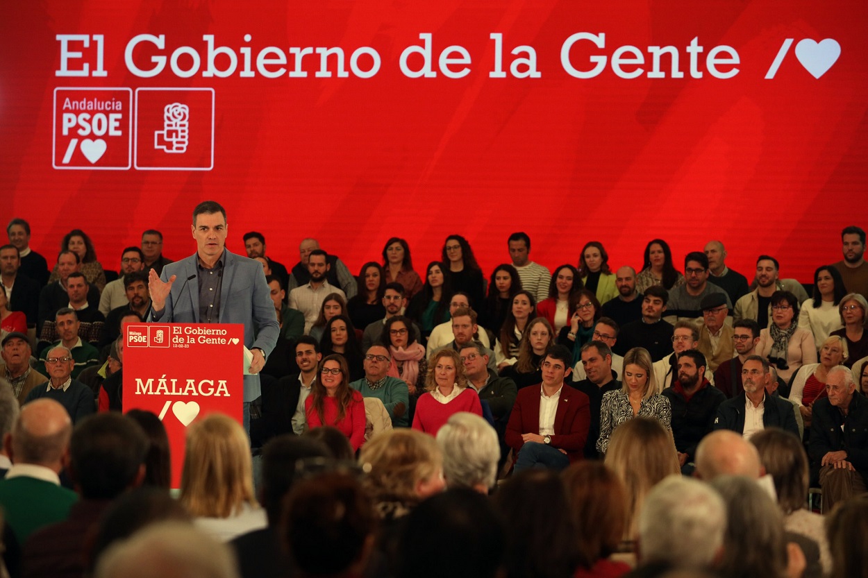 El presidente del Gobierno de España y secretario general del PSOE, Pedro Sánchez, interviene durante el acto de presentación de la candidatura del secretario general del PSOE de Málaga, Daniel Pérez. EP.