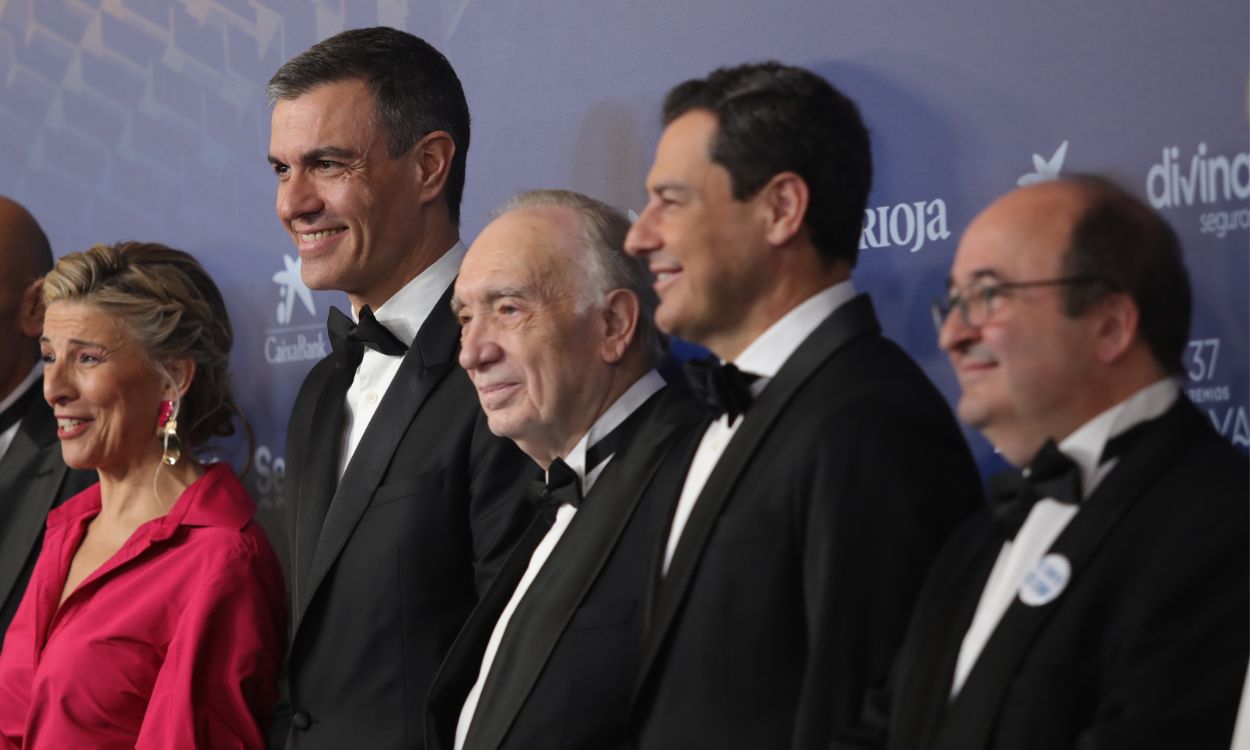 Yolanda Díaz; el presidente del Gobierno, Pedro Sánchez , el presidente de la Academia del Cine, Fernando Méndez Leite, Juanma Moreno Bonilla y Miquel Iceta en los Goya. EP