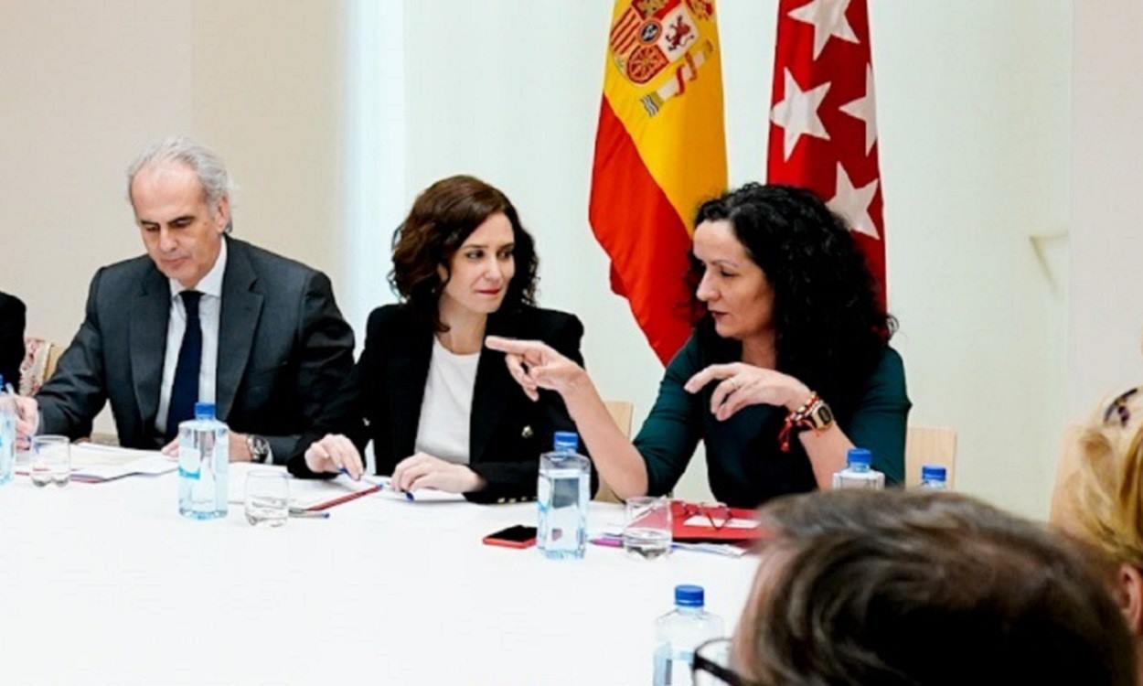 Isabel Díaz Ayuso junto a su exdirectora de salud pública, Yolanda Fuentes. EP