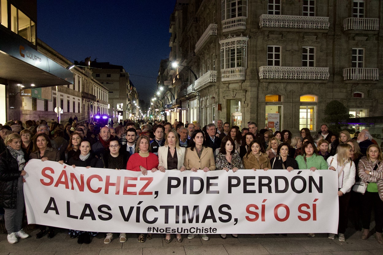 Imagen de la concentración de hoy con apenas unas cuarenta personas (Foto: PP de Galicia).