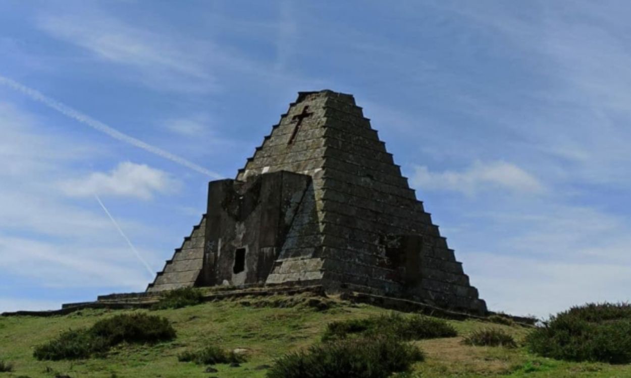 La pirámide de los italianos, entre Burgos y Cantabria.