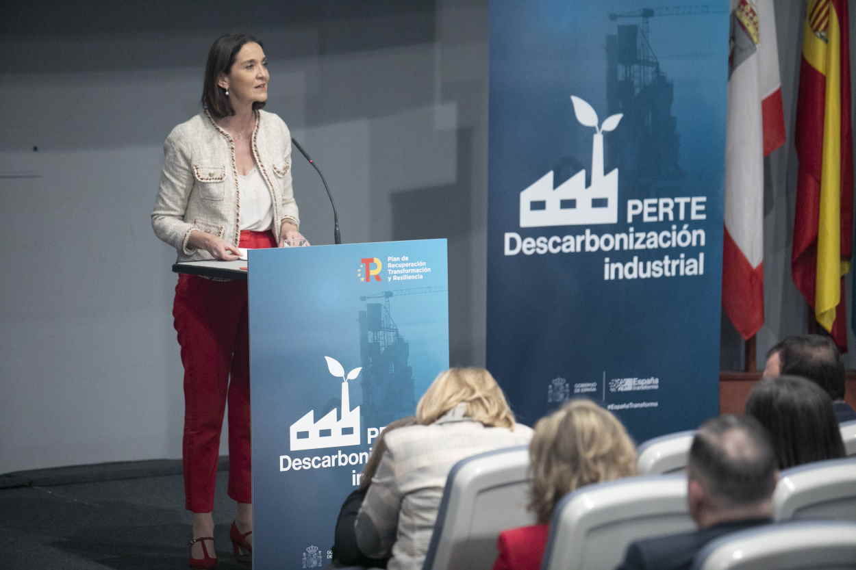 La ministra de Industria, Comercio y Turismo, Reyes Maroto, interviene durante la presentación del PERTE de Descarbonización Industrial. EP.