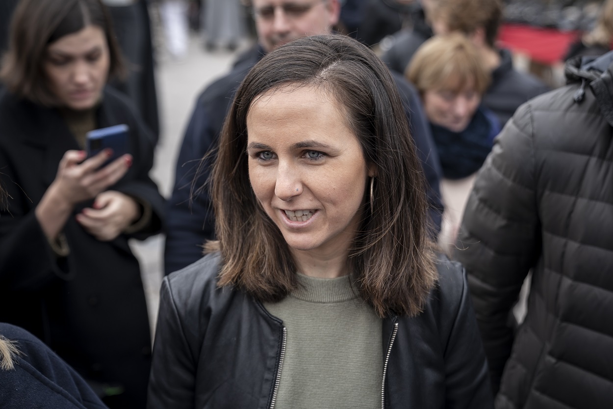 La secretaria general de Podemos y ministra de Derechos Sociales y Agenda 2030, Ione Belarra, durante el acto de este sábado en Móstoles. EP.