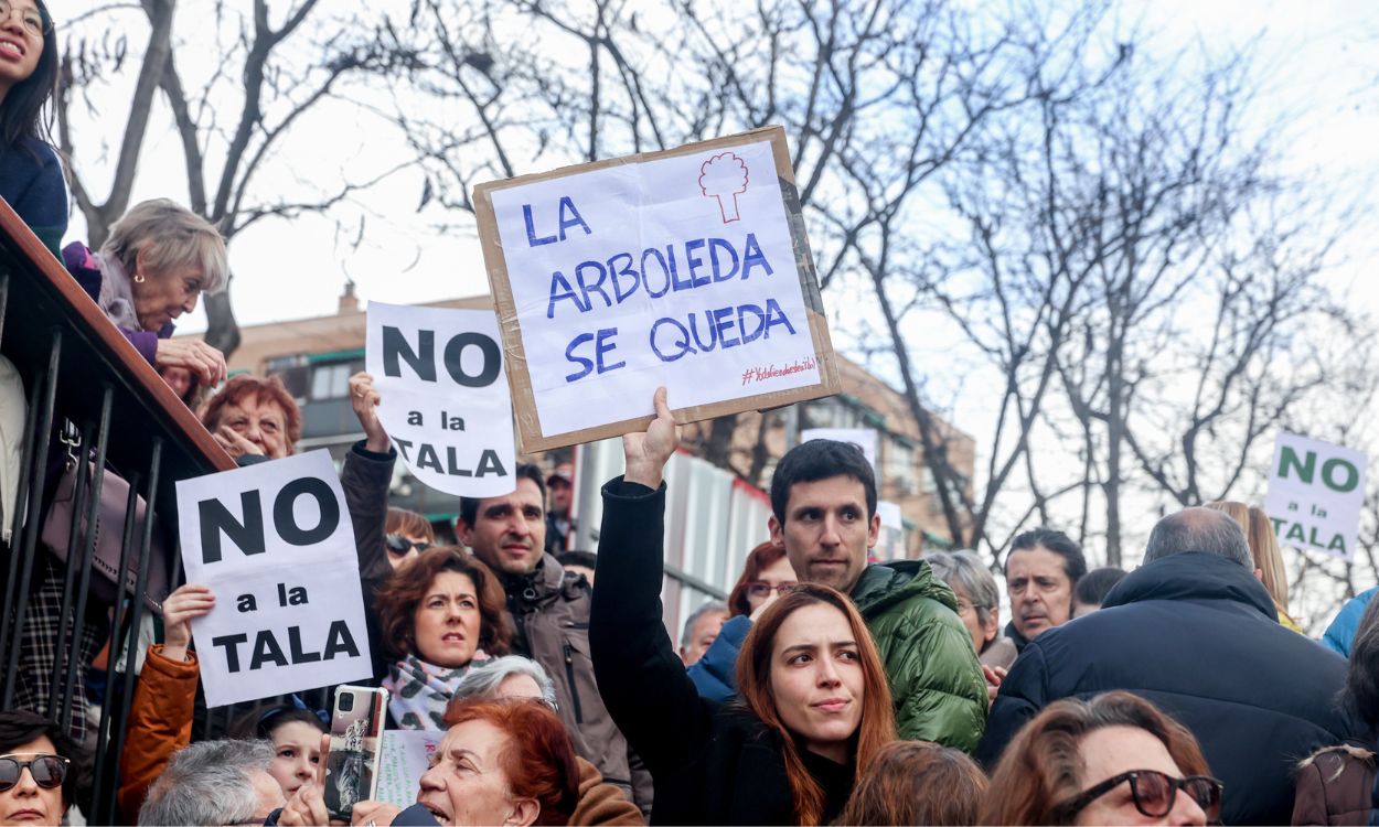 Protesta contra la tala de árboles en Madrid Río por las obras de Metro. EP