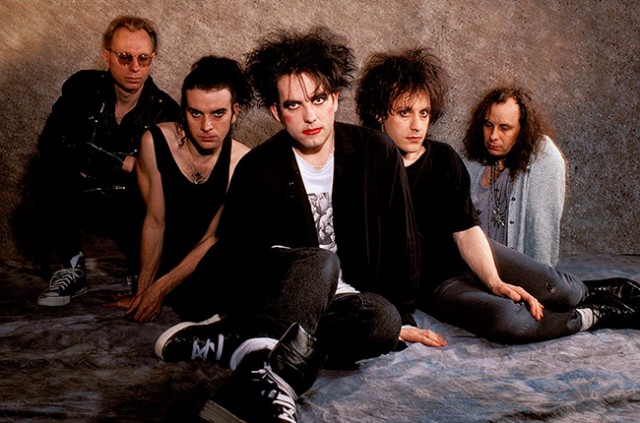 The Cure: sanación gótica  La tribu siniestra se prepara para el ritual.