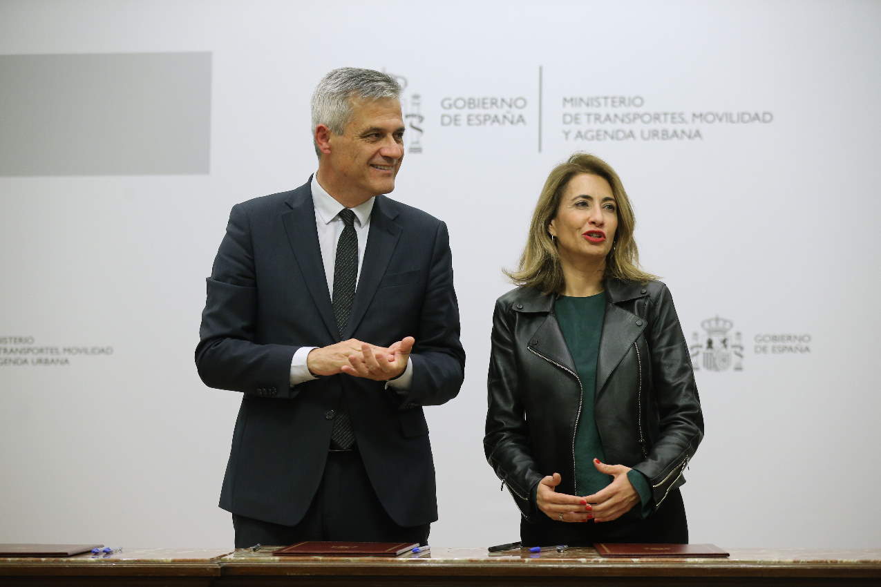 David Lucas Parrón, y la ministra de Transportes, Movilidad y Agenda Urbana, Raquel Sánchez. EP