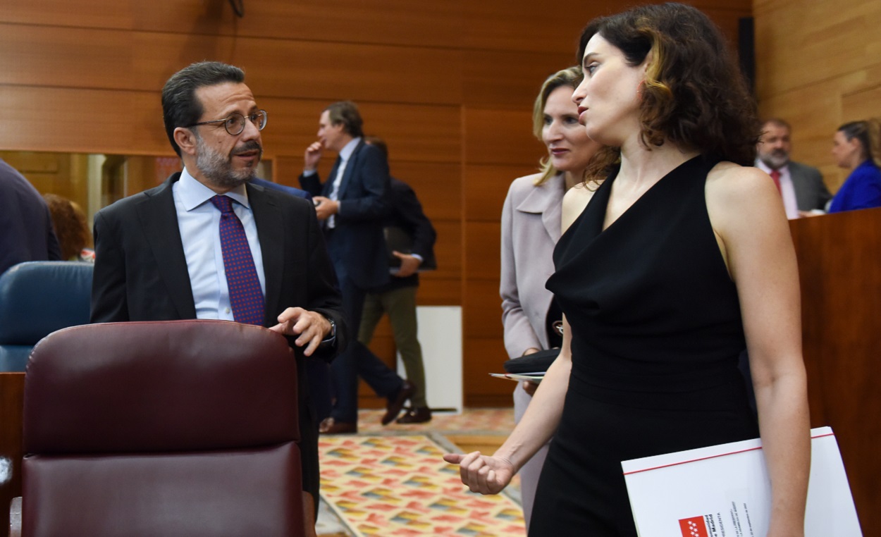 El consejero de Economía, Hacienda y Empleo, Javier Fernández-Lasquetty y la presidenta de la Comunidad de Madrid, Isabel Díaz Ayuso, en una imagen de archivo. EP.