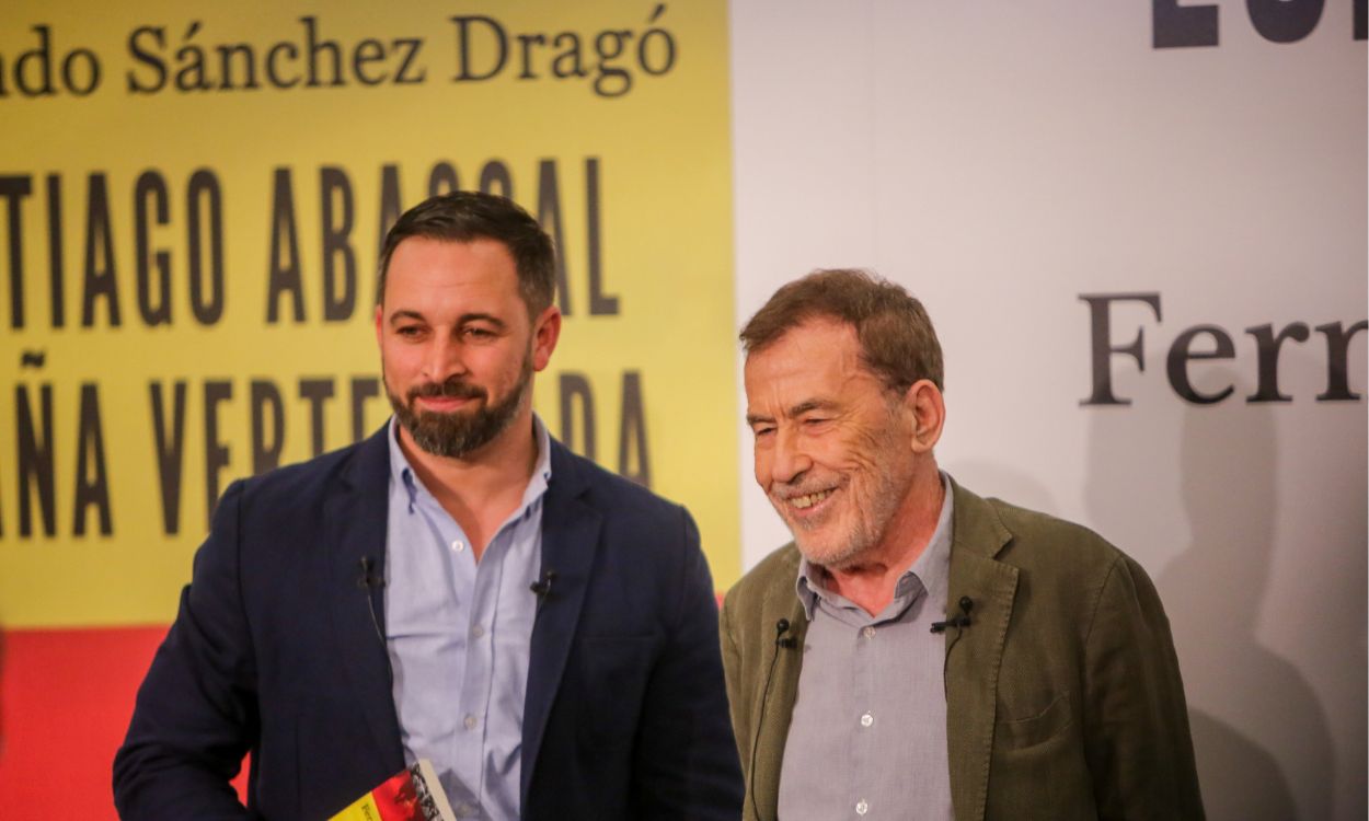 El presidente de Vox, Santiago Abascal y el escritor Fernando Sánchez Dragó en la presentación del libro 'España vertebrada'. EP
