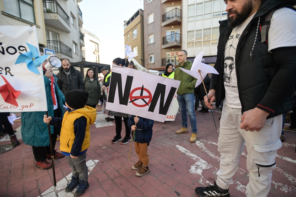 Imagen de una protesta a finales de enero en Carral, A Coruña, contra las políticas en materia de parques eólicos (Foto: Europa Press).