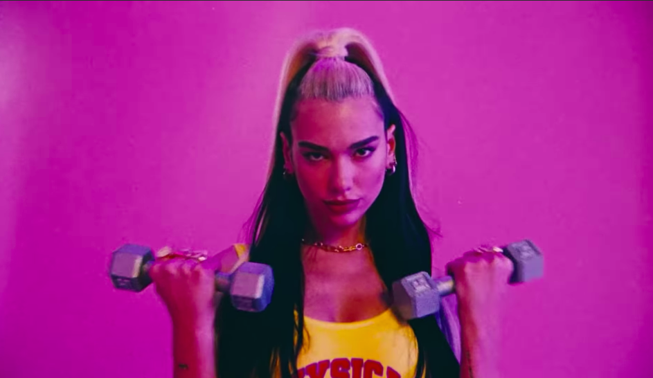 Dua Lipa en su videoclip 'Let's Get Physical Work out'. Youtube