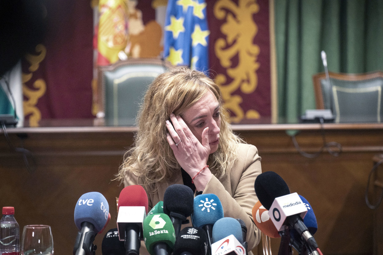 La alcaldesa de Maracena, en rueda de prensa. EFE