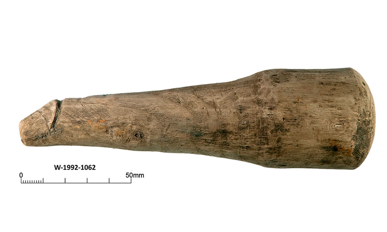 Un objeto con forma de falo encontrado en Reino Unido crea dudas sobre su uso en los arqueólogos (Foto Cambridge University)