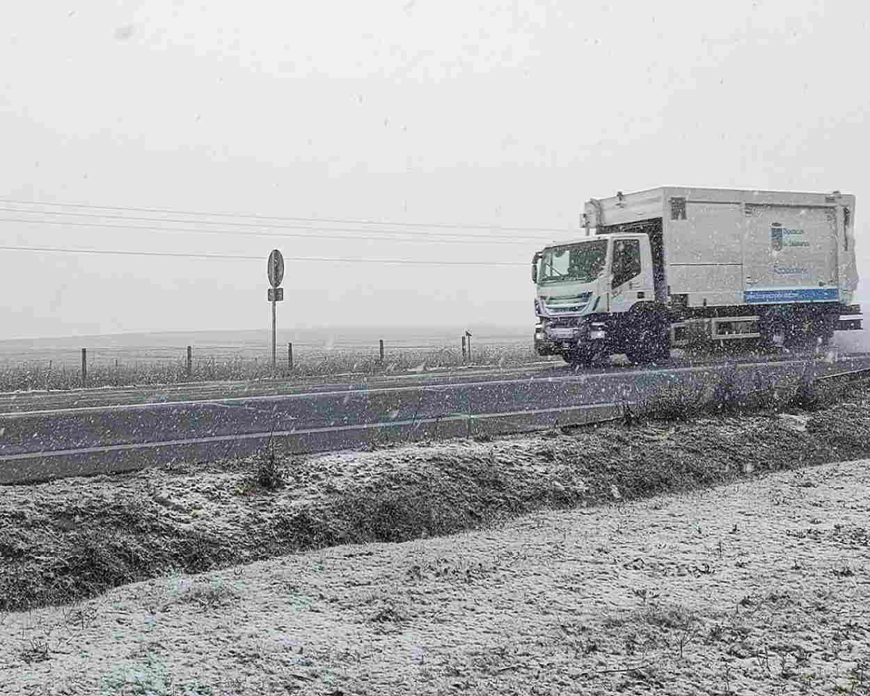 Carreteras cortadas, alertas y caos. Estas son las zonas de España más perjudicadas por las nevadas