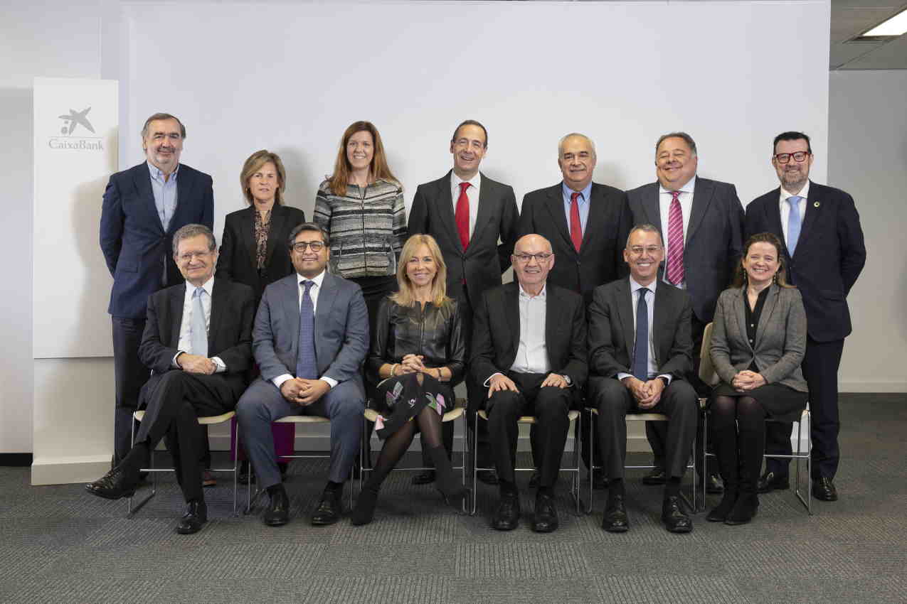 Gonzalo Gortázar, con los miembros del Comité Consultivo de accionistas de CaixaBank