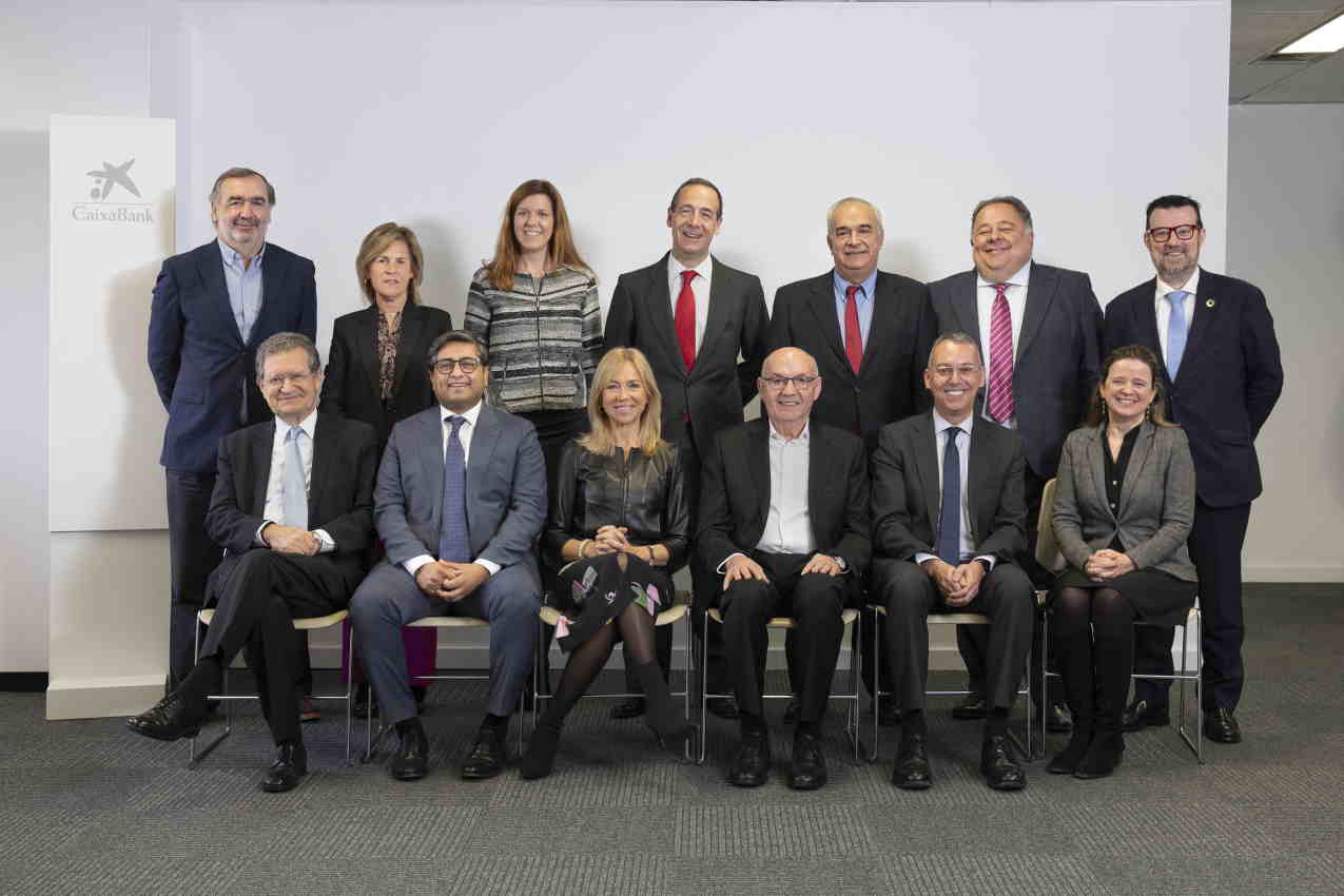 Gonzalo Gortázar, con los miembros del Comité Consultivo de accionistas de CaixaBank