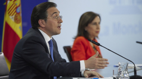 El ministro de Asuntos Exteriores, José Manuel Albares, y la ministra de Defensa, Margarita Robles, en una imagen de archivo. EP.