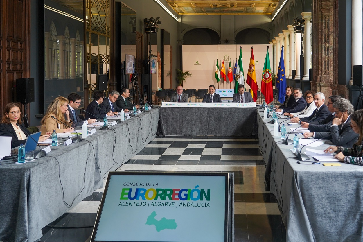 Juanma Moreno presidiendo el Consejo de la Eurorregion. EP