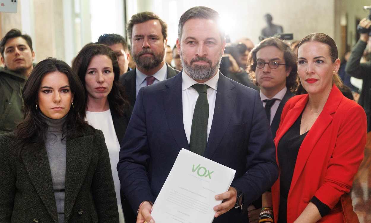 Santiago Abascal, líder de VOX, registra la segunda moción de censura contra el Gobierno de Pedro Sánchez en Congreso. EP