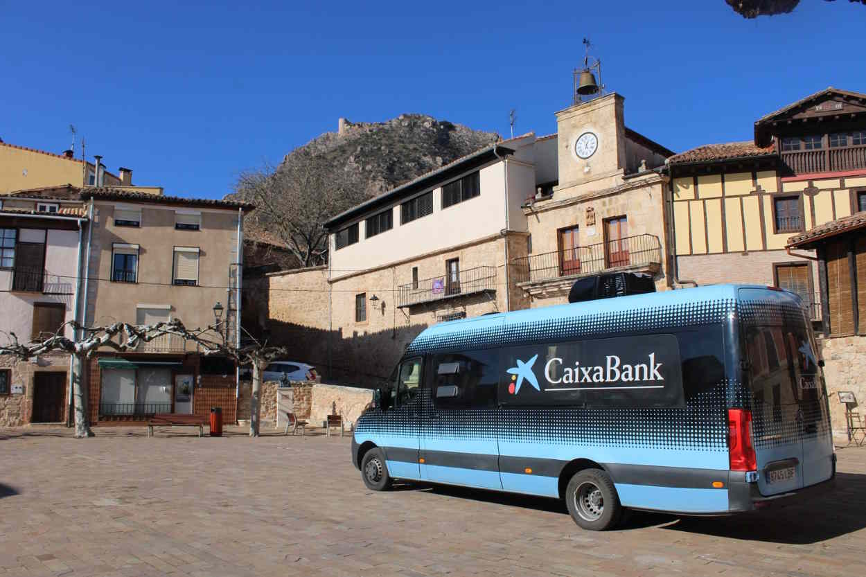 Oficina móvil de CaixaBank en Poza de la Sal, Burgos