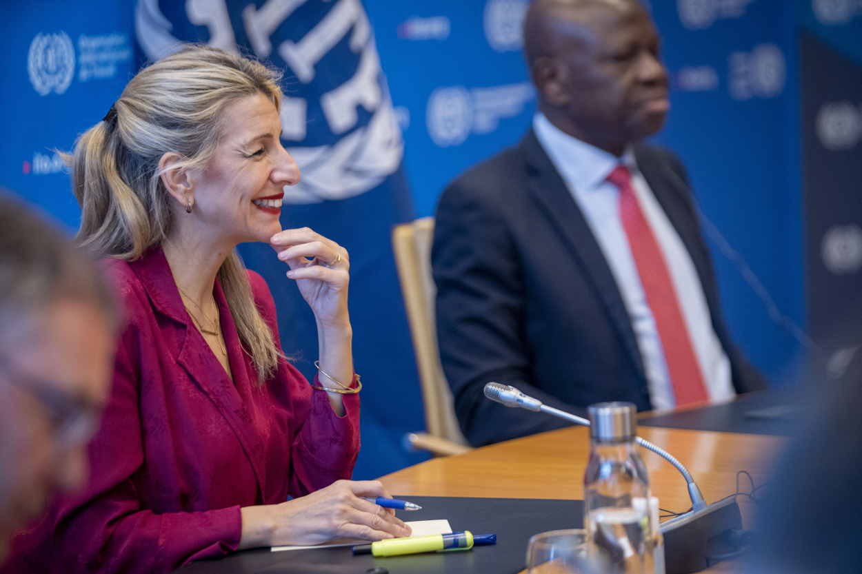 Yolanda Díaz, vicepresidenta y ministra de Trabajo y Economía Social, durante el encuentro con Gilbert Houngbo, director general de la OIT.