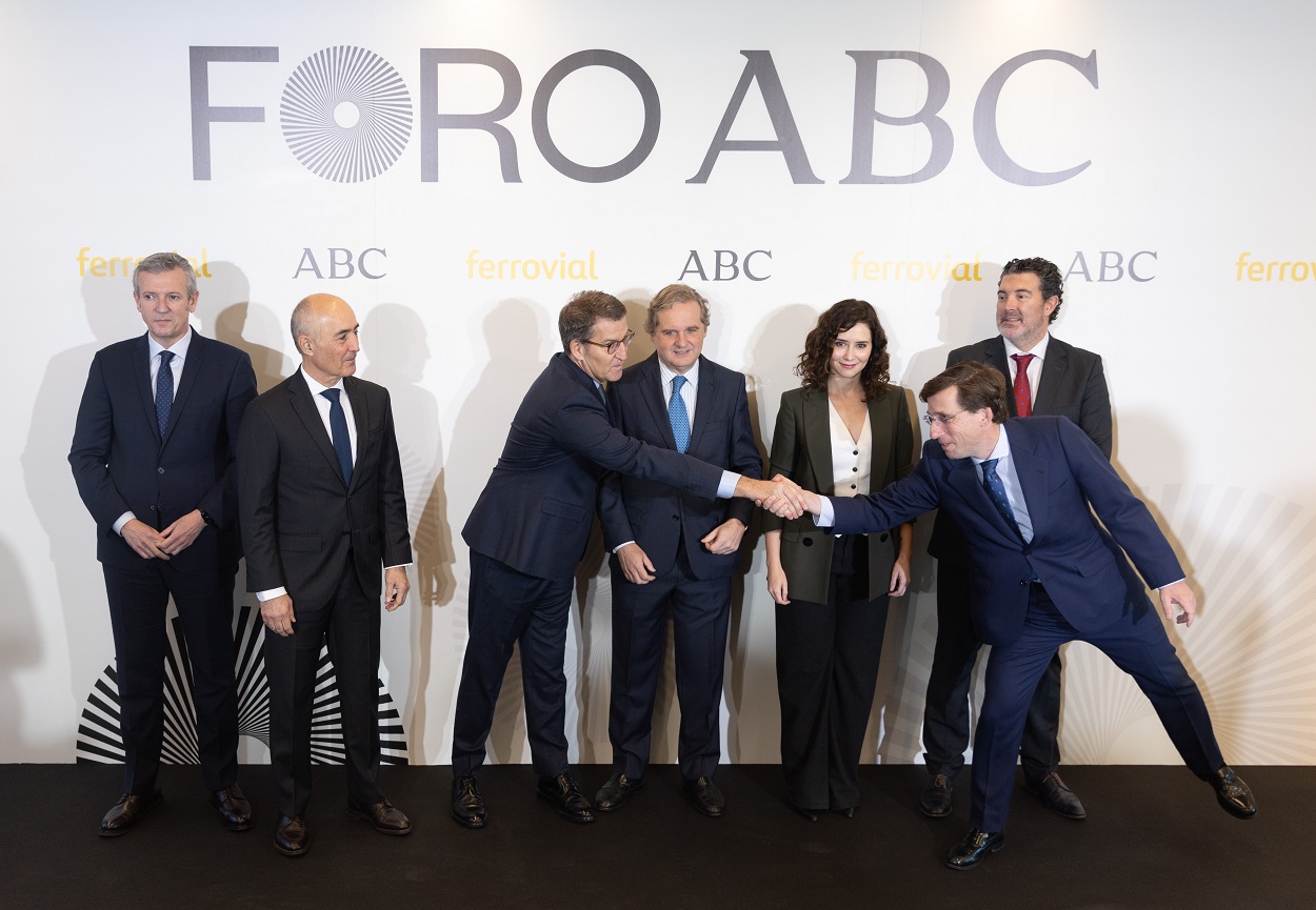 La plana mayor del PP, junto a Rafael del Pino en un acto organizado por ABC. EP