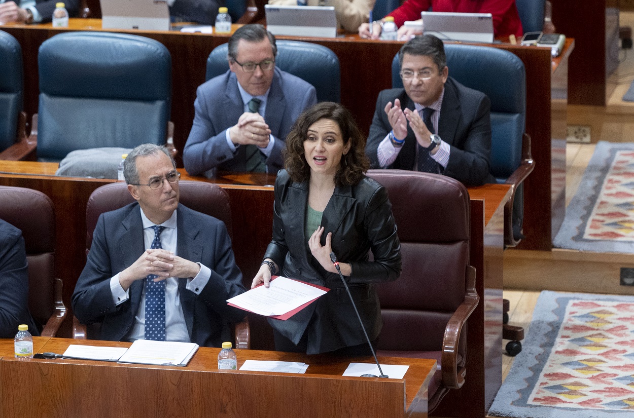 La presidenta de la Comunidad de Madrid, Isabel Díaz Ayuso, interviene en un pleno en la Asamblea de Madrid. EP.