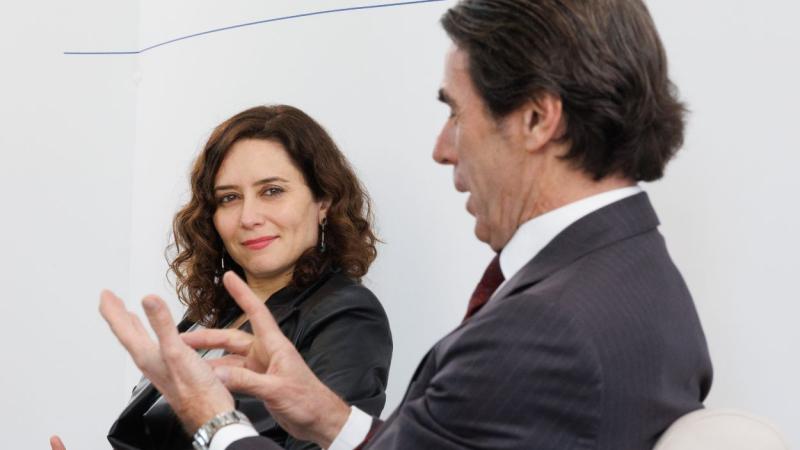 La presidenta de la Comunidad de Madrid, Isabel Díaz Ayuso, y el expresidente del Gobierno de España, José María Aznar, protagonizan el I Diálogo Atlántico por la Democracia, en el Círculo de Bellas Artes, a 2 de m