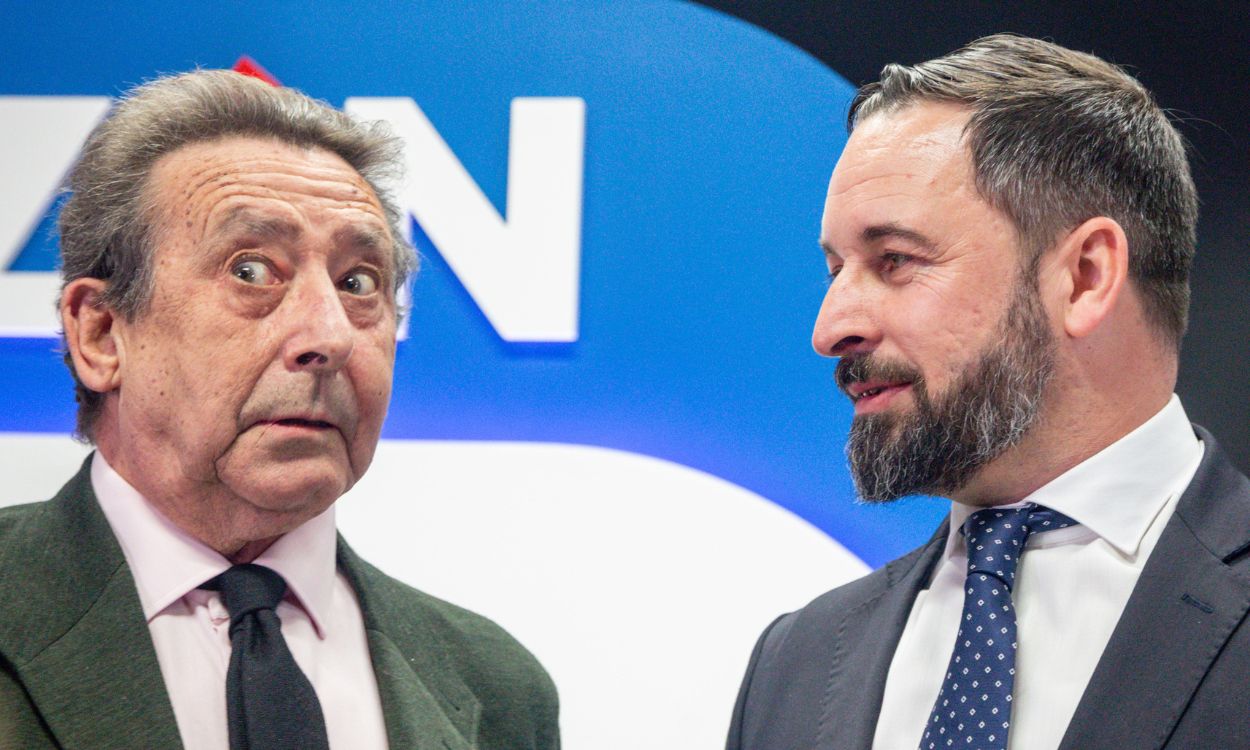 El presidente de Vox, Santiago Abascal y el periodista, Alfonso Ussía