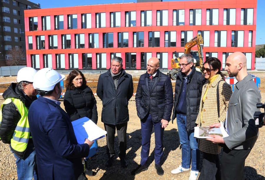 El alcalde de León, José Antonio Diez, visita las obras de ampliación del Centro de Empresas de Base Tecnológica