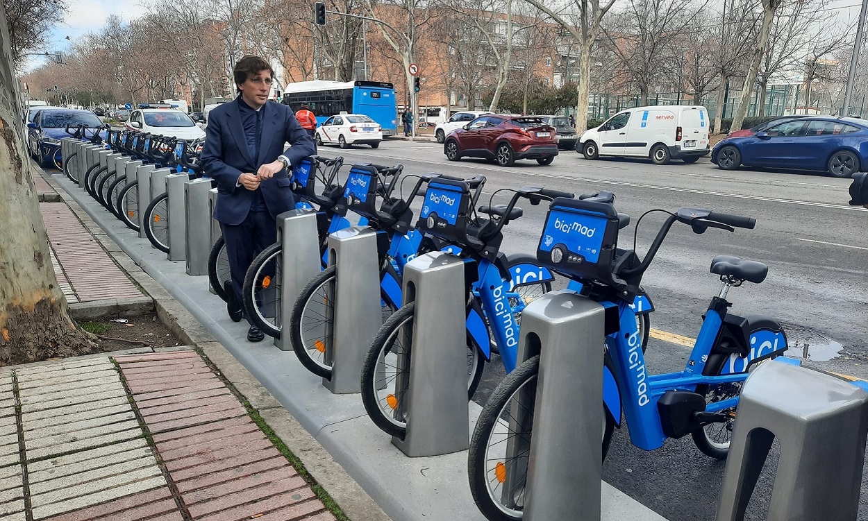 Almeida presenta el nuevo servicio de BiciMad. EP