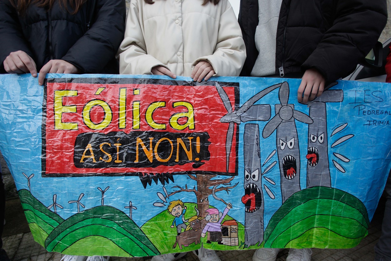 Imagen de una de las protestas celebradas contra el modelo actual de parques eólicos de Galicia (Foto: Europa Press).