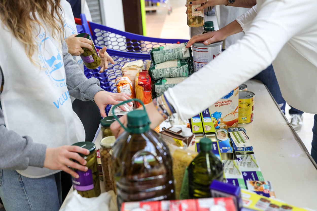 Imagen de una recogida de alimentos destinada a las familias sin recursos. EP.