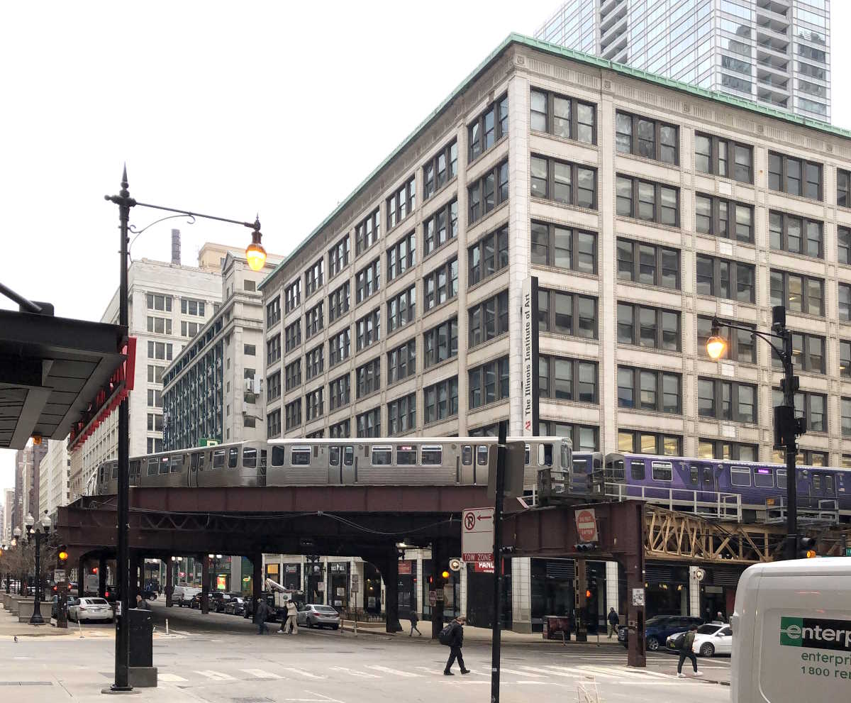 El Metro Elevado de Chicago se abrió al público con 30 km de recorrido, uniendo el centro de Chicago con los suburbios en cinco minutos