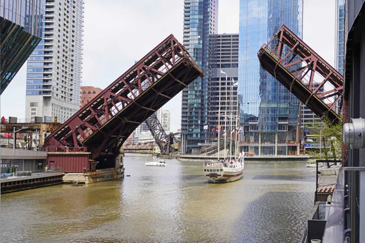 Todos los puentes de la ciudad de Chicago son móviles, para permitir el tránsito de barcos