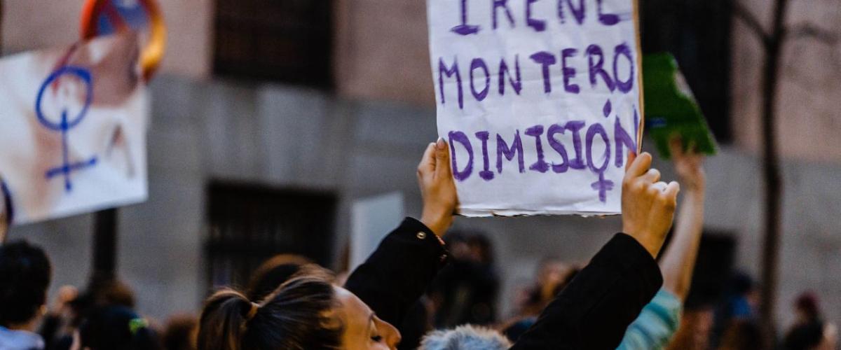Las feministas críticas reclaman la dimisión de Irene Montero y lanzan ...
