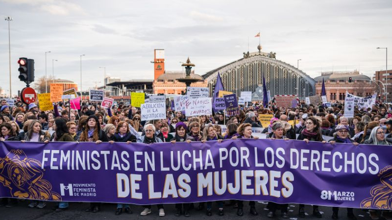 Pancarta principal del movimiento feminista abolicionista de Madrid en el 8M. EP.