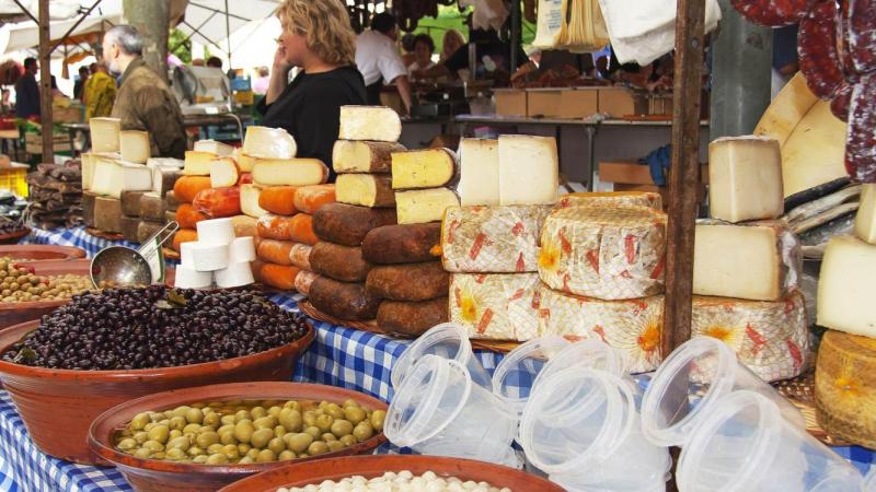 Los coloridos mercados y ferias de las Islas Baleares son una oportunidad única para disfrutar de auténticos tesoros gastronómicos