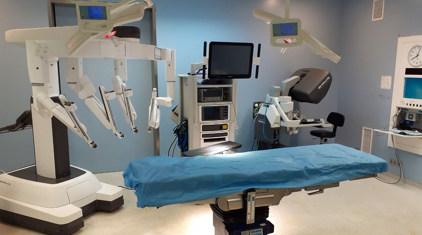 El robot Da Vinci es un sofisticado instrumento para la cirugía robótica que permite al cirujano operar con maniobras seguras, precisas y firmes