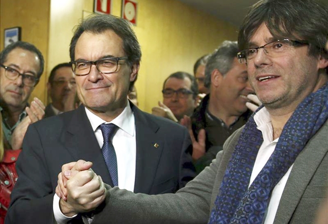 El president saliente y el entrante, jaleados por los dirigentes de CDC