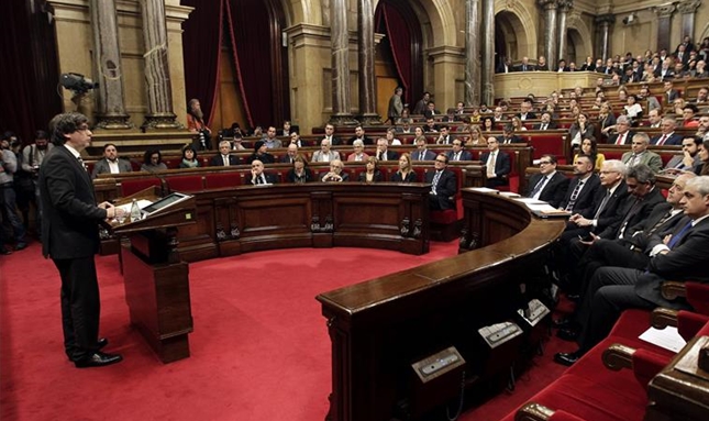 Puigdemont se presenta como un calco de Mas y repite el mismo programa hacia la independencia